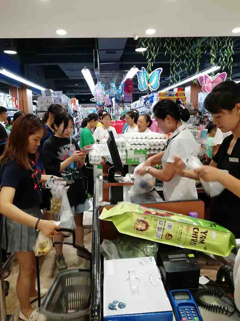 3012  王思倩拍  干部协作收银台.jpg