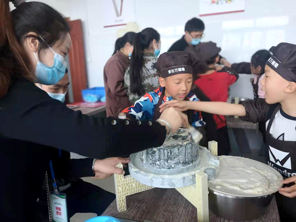 3000 李阳拍 &nbsp;磨豆腐28.jpg