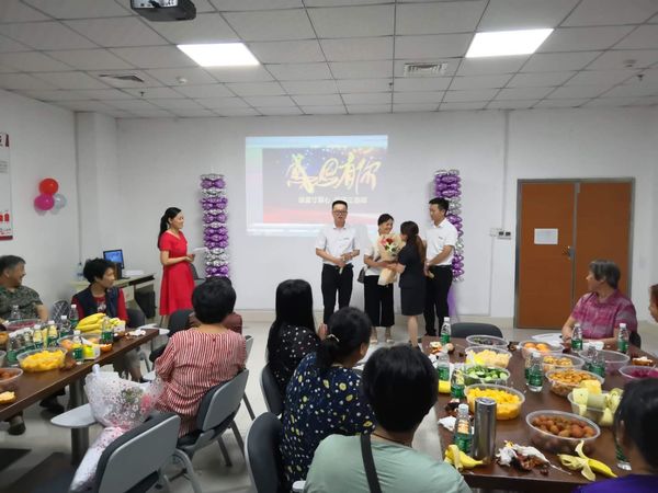 谁言寸草心,报得三春晖 ——万德隆社旗店感恩生活会 - 南阳万德隆